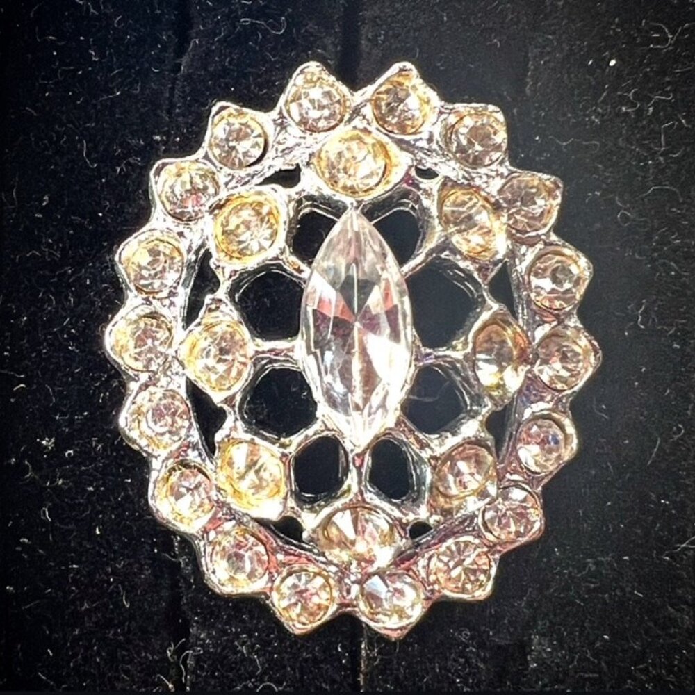 Beautifully Designed Vintage Rhinestone Brooch